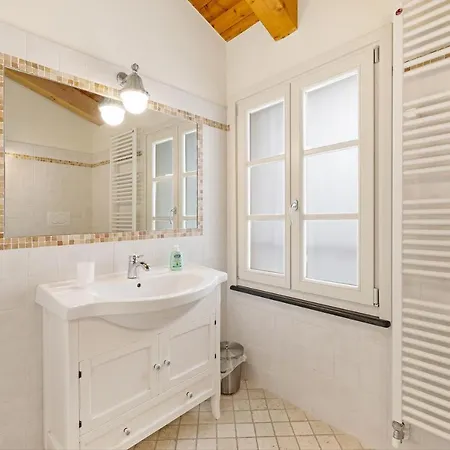 Apartment Le Peonie - Clotilde Casanova Lerrone